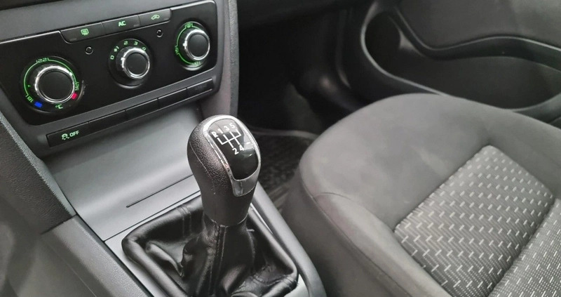 Skoda Octavia cena 13900 przebieg: 310366, rok produkcji 2010 z Maków Podhalański małe 277